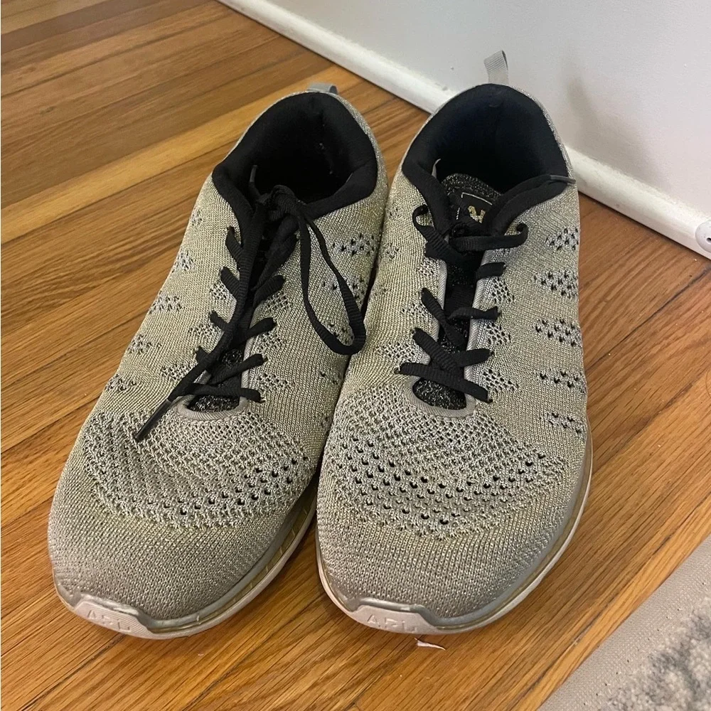 APL TechLoom Pro Low Top Women’s Sneakers, Gold/Silver/Black, size 9